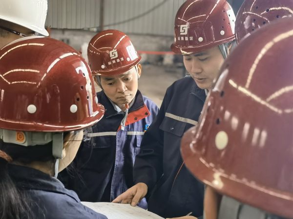 朱總、張博項(xiàng)目現(xiàn)場(chǎng)觀摩：上海君康工貿(mào)指定房屋安全性檢測(cè)1